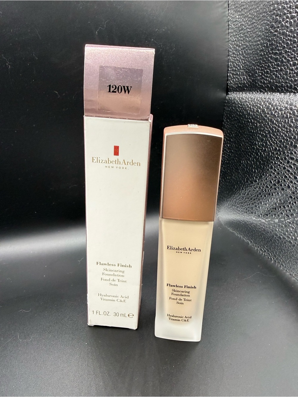 Elizabeth Arden Flawless Finish Skincaring Foundation - 120W